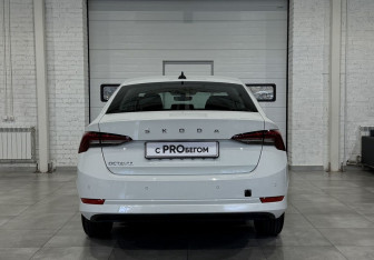 Подержанный автомобиль Skoda Octavia Liftback 2021 года (5 фото)