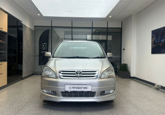 Подержанный автомобиль Toyota Ipsum 2002 года (3 фото)