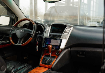 Подержанный автомобиль Lexus RX 2004 года (10 фото)