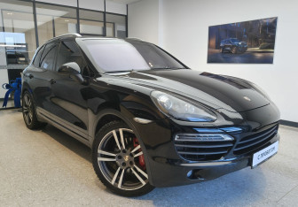 Подержанный автомобиль Porsche Cayenne 2012 года (3 фото)