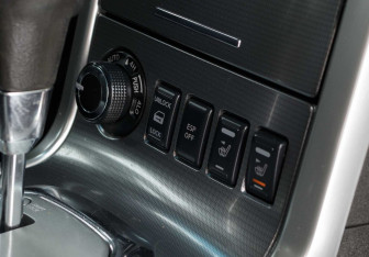 Подержанный автомобиль Nissan Pathfinder 2011 года (16 фото)