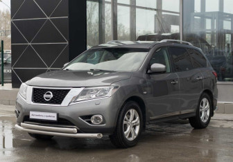 Подержанный автомобиль Nissan Pathfinder 2016 года (1 фото)