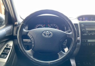 Подержанный автомобиль Toyota Land Cruiser Prado 2003 года (12 фото)