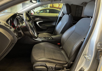 Подержанный автомобиль Opel Insignia Sedan 2011 года (12 фото)