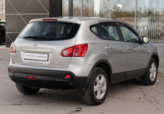 Подержанный автомобиль Nissan Qashqai 2007 года (5 фото)