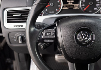 Подержанный автомобиль Volkswagen Touareg 2015 года (12 фото)