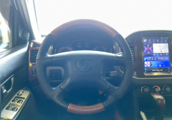 Подержанный автомобиль Mitsubishi Pajero 2003 года (15 фото)