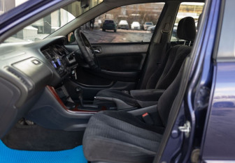Подержанный автомобиль Honda Accord Sedan 2001 года (17 фото)