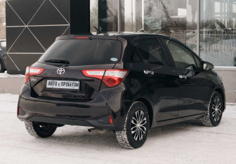 Подержанный автомобиль Toyota Vitz 2018 года (5 фото)