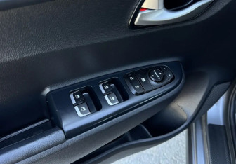 Подержанный автомобиль Kia Rio Hatchback 2020 года (16 фото)