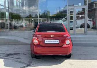 Подержанный автомобиль Chevrolet Aveo Sedan 2012 года (6 фото)