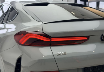 Подержанный автомобиль BMW X6 M 2024 года (9 фото)