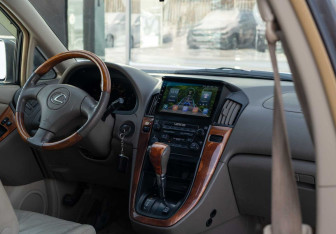 Подержанный автомобиль Lexus RX 2000 года (10 фото)