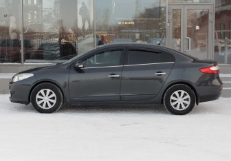 Подержанный автомобиль Renault Fluence 2010 года (8 фото)