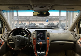 Подержанный автомобиль Lexus RX 2001 года (10 фото)