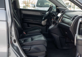 Подержанный автомобиль Honda CR-V 2007 года (19 фото)