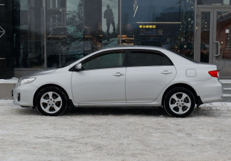 Подержанный автомобиль Toyota Corolla Sedan 2013 года (8 фото)