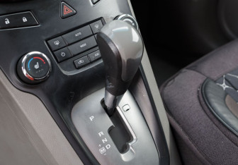 Подержанный автомобиль Chevrolet Orlando 2012 года (15 фото)