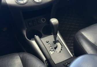 Подержанный автомобиль Toyota RAV4 2012 года (14 фото)