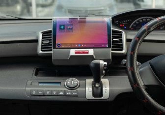 Подержанный автомобиль Honda Freed 2012 года (13 фото)