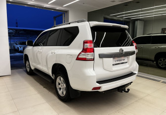 Подержанный автомобиль Toyota Land Cruiser Prado 2016 года (6 фото)