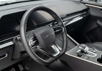 Подержанный автомобиль Omoda C5 2023 года (11 фото)