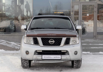 Подержанный автомобиль Nissan Pathfinder 2011 года (2 фото)