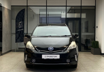 Подержанный автомобиль Toyota Prius Alpha 2011 года (3 фото)