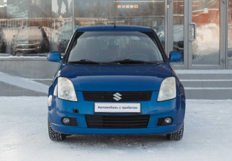 Подержанный автомобиль Suzuki Swift Hatchback 2009 года (2 фото)