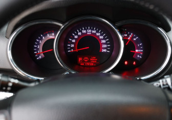 Подержанный автомобиль Kia Sorento 2012 года (13 фото)