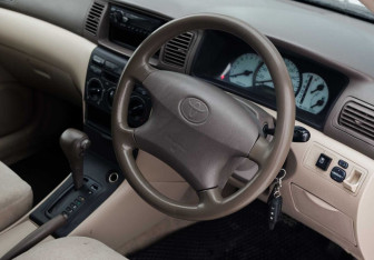 Подержанный автомобиль Toyota Corolla Wagon 2002 года (11 фото)