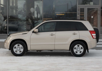 Подержанный автомобиль Suzuki Grand Vitara 2010 года (8 фото)