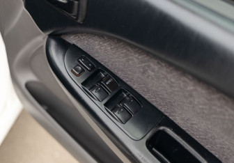 Подержанный автомобиль Toyota Caldina 2000 года (14 фото)