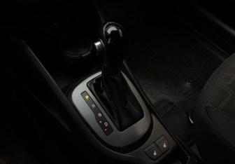 Подержанный автомобиль Kia Rio Hatchback 2015 года (11 фото)