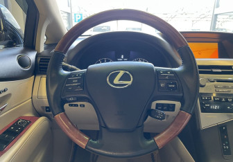 Подержанный автомобиль Lexus RX 2010 года (10 фото)