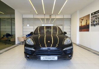 Подержанный автомобиль Porsche Cayenne 2012 года (2 фото)
