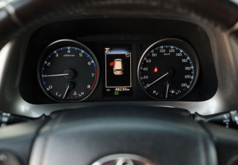 Подержанный автомобиль Toyota RAV4 2018 года (13 фото)