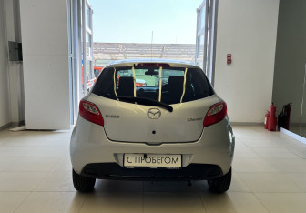 Подержанный автомобиль Mazda Demio 2007 года (5 фото)