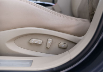 Подержанный автомобиль Infiniti FX 2008 года (22 фото)