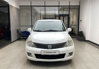 Подержанный автомобиль Nissan Tiida Hatchback 2011 года (3 фото)