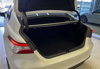 Подержанный автомобиль Toyota Camry Sedan 2021 года (15 фото)