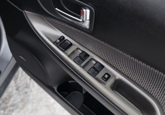 Подержанный автомобиль Mazda Atenza Sedan 2002 года (16 фото)