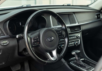Подержанный автомобиль Kia Optima Sedan 2017 года (11 фото)