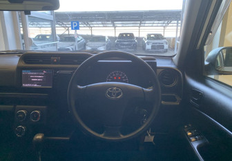 Подержанный автомобиль Toyota Succeed 2015 года (12 фото)