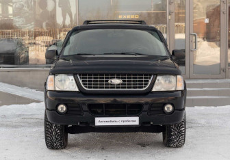 Подержанный автомобиль Ford Explorer 2005 года (2 фото)