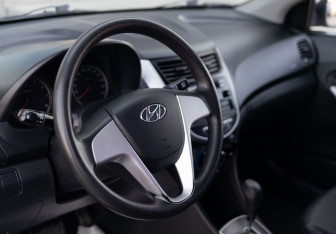 Подержанный автомобиль Hyundai Accent Sedan 2011 года (11 фото)