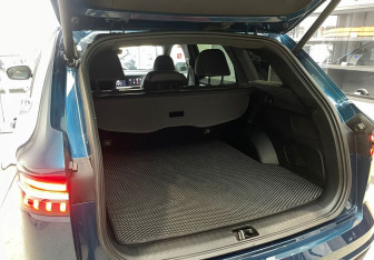 Подержанный автомобиль Geely Monjaro 2023 года (10 фото)