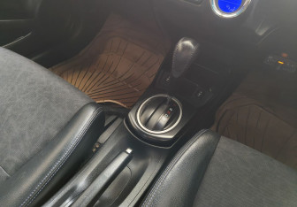 Подержанный автомобиль Honda Fit Shuttle 2014 года (11 фото)