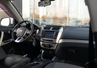 Подержанный автомобиль Geely Emgrand X7 2016 года (10 фото)