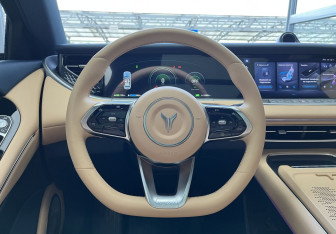 Подержанный автомобиль Voyah Free 2025 года (13 фото)